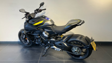 Ducati Diavel V4 - Dark Stealth Yellow (25MY)